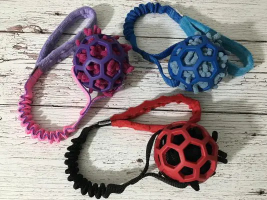 Húzogatós játék zseníliával töltött HOL-EE ROLLER Small labdával